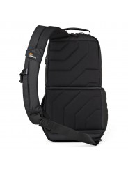 Slingshot Edge 250 AW Black Lowepro - 
Kompakte DSLR mit angesetztem Objektiv (z. B. 18–200 mm) plus zusätzlichem Objektiv
Platz