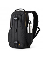 Slingshot Edge 250 AW Black Lowepro - 
Kompakte DSLR mit angesetztem Objektiv (z. B. 18–200 mm) plus zusätzlichem Objektiv
Platz