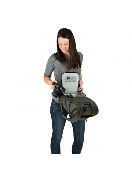 Flipside Trek BP 250 AW Lowepro - 
Carries a compact DSLR or mirrorless camera kit plus a tablet
Flipside body-side access with 
