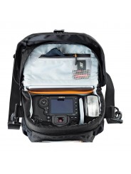 Nova 170 AW II Black Lowepro - Passend für DSLR mit angesetztem 24–105-mm-Objektiv, 1–2 zusätzlichen Objektiven und Blitz All We