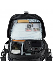 Lowepro Torba Nova 180 AW II Black Lowepro - Passend für DSLR mit Profi-Tiefe und angebrachtem 24-105-mm-Objektiv, 3-4 zusätzlic