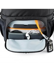 Lowepro Torba Nova 180 AW II Black Lowepro - Passend für DSLR mit Profi-Tiefe und angebrachtem 24-105-mm-Objektiv, 3-4 zusätzlic