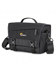 m-Trekker SH 150, Black Lowepro - 
Dedicated interior storage for memory card and tablet
Front pocket holds lens caps, keys and 