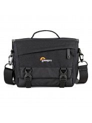 m-Trekker SH 150, Black Lowepro - 
Dedicated interior storage for memory card and tablet
Front pocket holds lens caps, keys and 