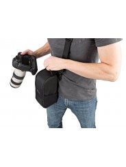 ProTactic Lens Exchange 200 AW Lowepro - 
Temporarily holds 2 lenses during exchange
Easy-grip main handle for smooth, single-ha