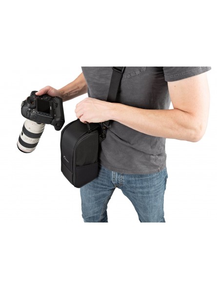 ProTactic Lens Exchange 200 AW Lowepro - 
Temporarily holds 2 lenses during exchange
Easy-grip main handle for smooth, single-ha