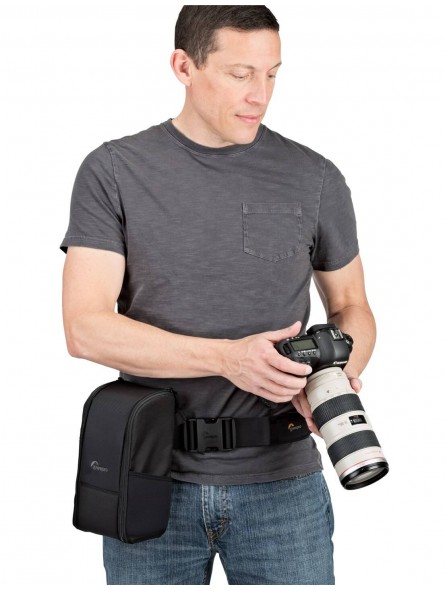 ProTactic Lens Exchange 200 AW Lowepro - 
Temporarily holds 2 lenses during exchange
Easy-grip main handle for smooth, single-ha
