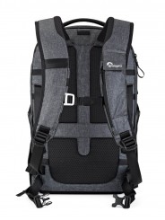 FreeLine BP 350 AW Grey Lowepro - Das QuickShelf™-Trennsystem lässt sich zu einem 3-stöckigen Regal öffnen oder flach zusammenkl