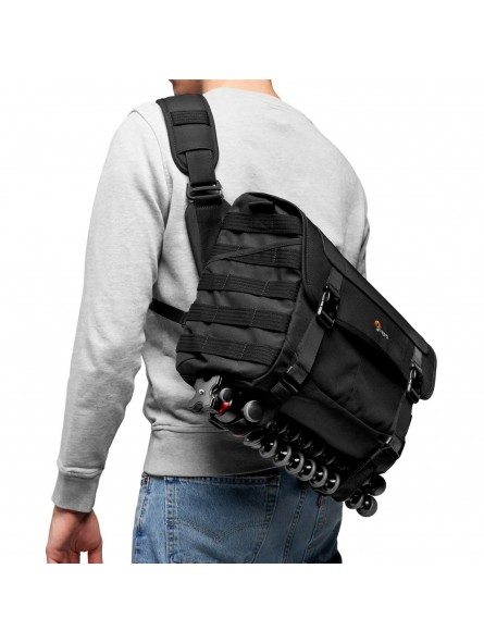 ProTactic MG 160 AW II Lowepro - 
Fast top access with molded protective flap
Removable molded EVA QuickShelf™ divider system
Cu