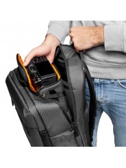 Lowepro GearUp Creator Box L II Lowepro - Die Innenteiler passen sich an, um die spiegellose Kamera und das zusätzliche Objektiv