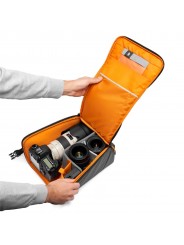 Lowepro GearUp Creator Box XL II Lowepro - Die Innenteiler passen sich an, um die spiegellose Kamera und das Zusatzobjektiv zu s