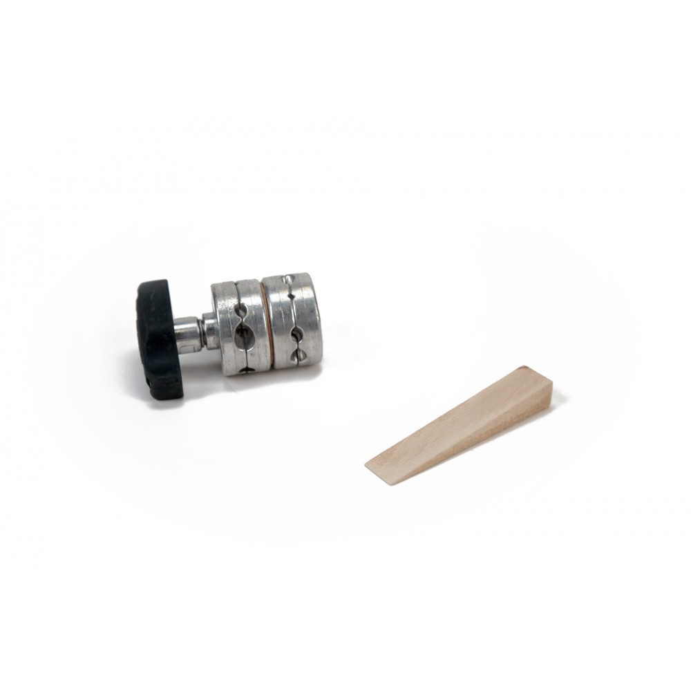 Camera Wedge Udengo - Size: 5.3" x 1" x 5/6" (13.5 cm x 2.5 cm x 2.2 cm)
Weight: 1.8 ounces (0.05 kg) 
Material: hardwood 1