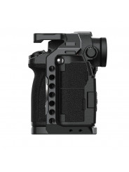 Panasonic S5 Cage 8Sinn - Key features:

1/4" mounting points (on top &amp; both sides)
Arri locating point (3/8" mounting point