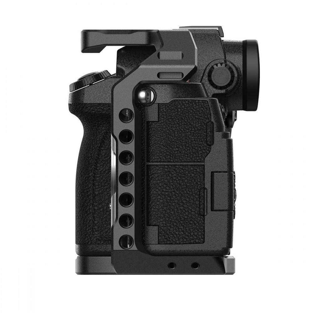 Panasonic S5 Cage 8Sinn - Key features:

1/4" mounting points (on top &amp; both sides)
Arri locating point (3/8" mounting point