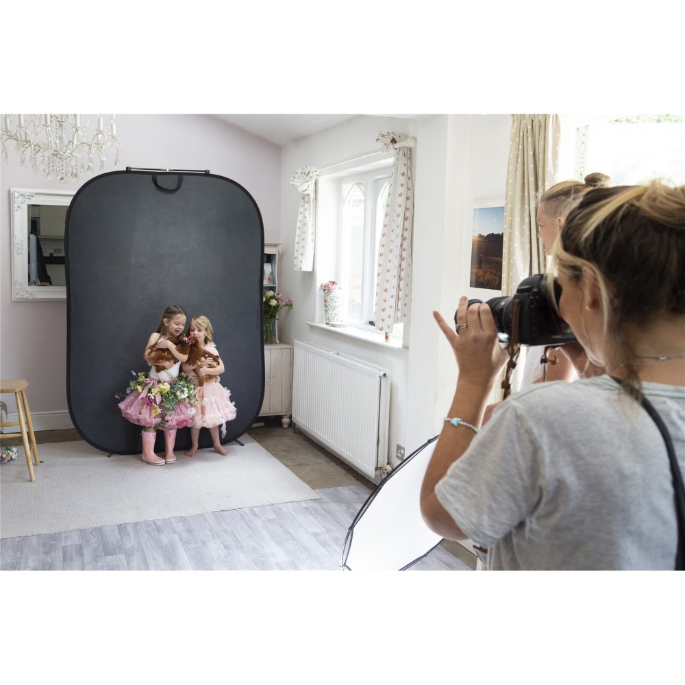 Vintage Collapsible 1.5 x 2.1m Walnut/Pewter Lastolite by Manfrotto - 
Distinctive vintage style look
Double sided
Set up anywhe