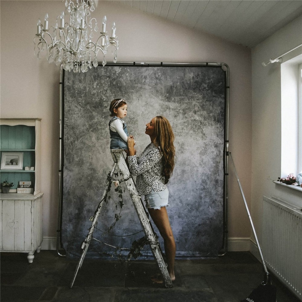 EzyFrame Vintage Background 2x2.3m Concrete Lastolite by Manfrotto - 
Rapid Assembly Aluminium Frame
Clip on Concrete Cover
Rigi