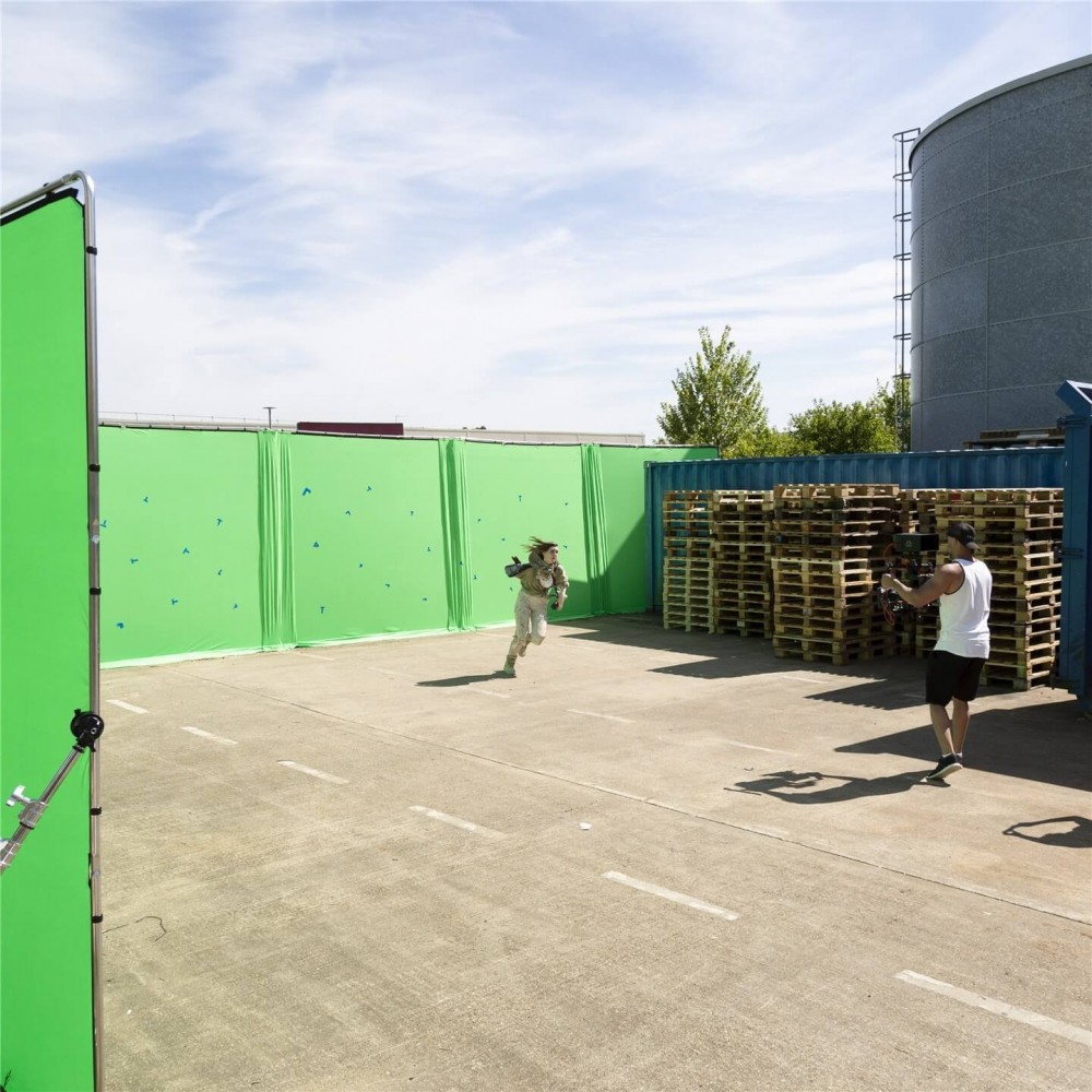 StudioLink Chroma Key Green Screen Kit 3 x 3m Lastolite by Manfrotto - 
Large 3 x 3m (10’ x 10’) Chroma Key Screen
Available in 
